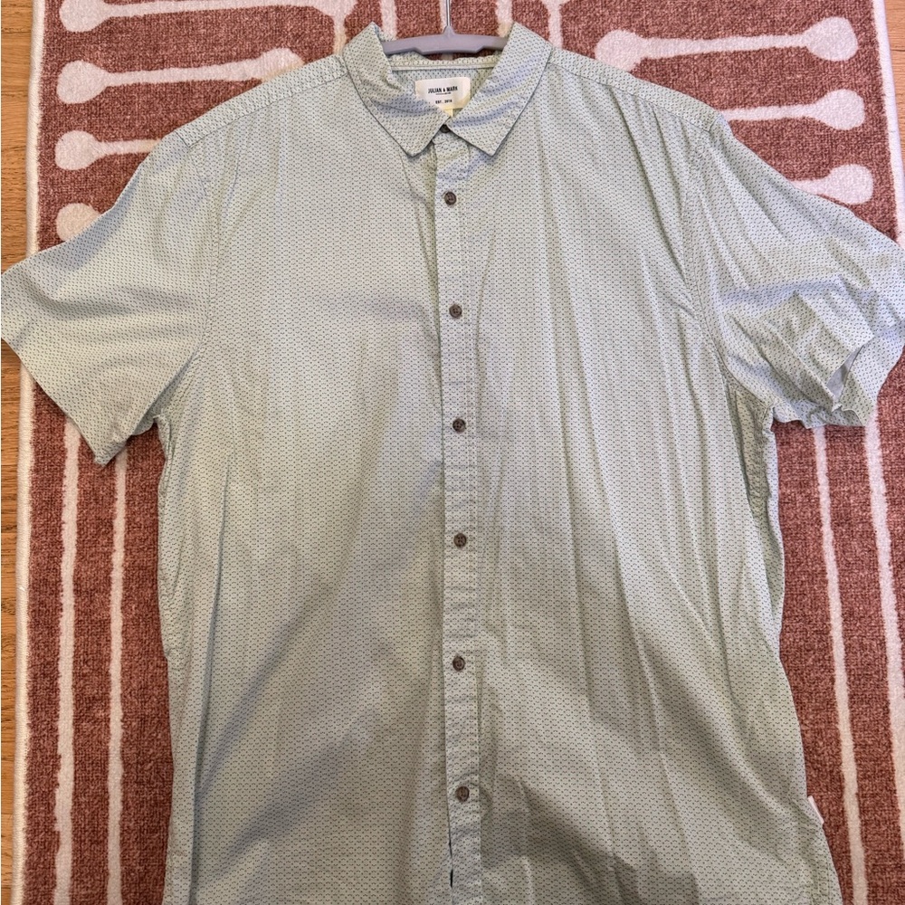 Men's Casual Light Green Button-Down Shirt